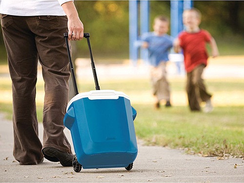 Coleman US 16 Qt Wheeled Cooler 1 3.jpg