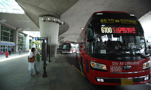airport limousine bus.jpg