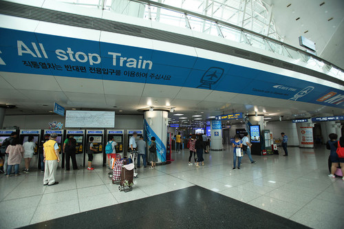 airport train station arex.jpg