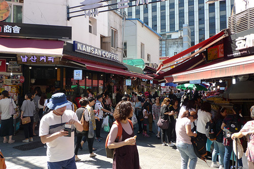 visitseoulkorea seoul namdaemun market.jpg