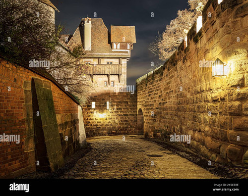 kaiserburg in nuremberg at night 2K5CRXE.jpg