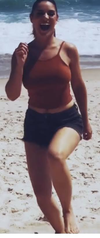 bruna thedy feet beach beautiful hot big boobs 38vnj34brf.jpg