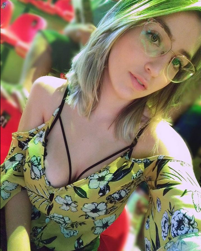 annearedee005.png