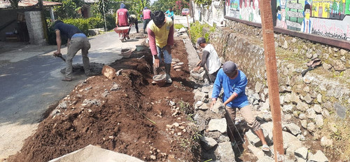 Karangaren Purwadadi (talud).jpg