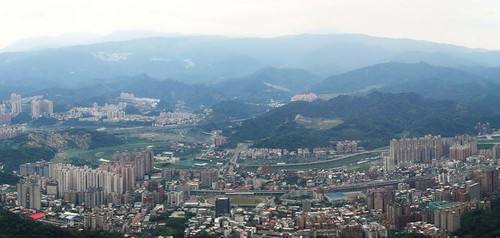 00009 汐止大尖山眺望汐止市區.jpg