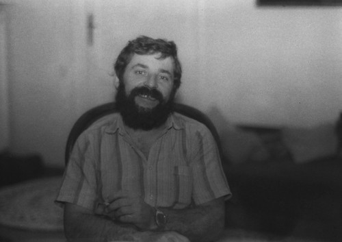 Jan Walc w mieszkaniu 1985 skan2013.jpg