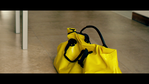 Utopia.S01E01.Episode.%231.1.1080i.DTS HD.MA.2.0.AVC.REMUX FraMeSToR 00.25.40.png