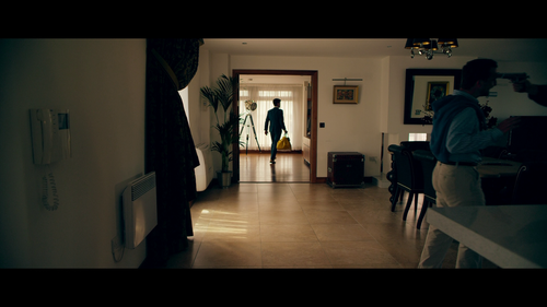 Utopia.S01E01.Episode.%231.1.1080i.DTS HD.MA.2.0.AVC.REMUX FraMeSToR 00.21.23.png