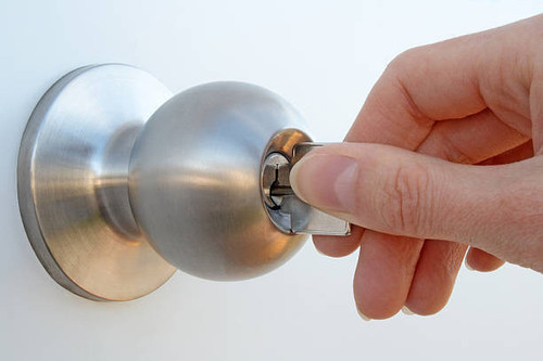 Expert Advice on Choosing the Right Residential Locksmith Service.jpg
