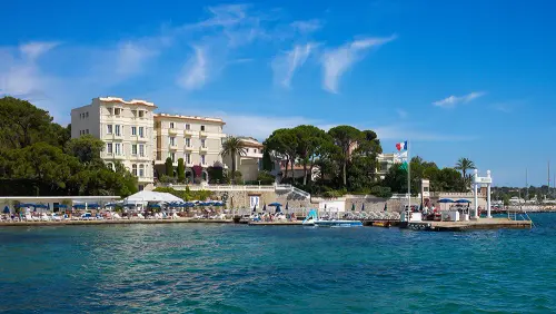 FacadeHotelBellesRives.webp