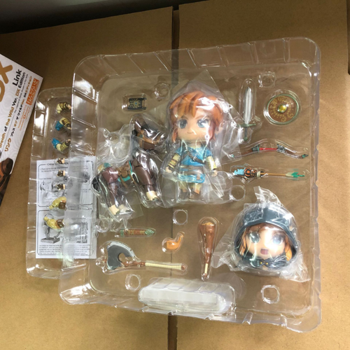 1 main modelo em pvc da lenda de zelda q versao nendoroid link edicao de luxo com um ponei mao escri.png