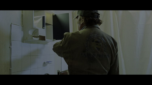 High.Tension.2003.UHD.BluRay.2160p.DTS-HD.MA.7.1.DV.HEVC.HYBRID.REMUX-FraMeSToR.mkv_001754753.png