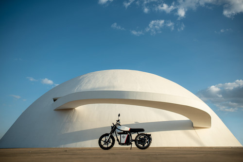 Origem moto branca solo.jpg