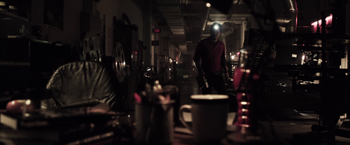 Vanishing.on.7th.Street.2010.1080p.BluRay.DD5.1.x264 playHD.mkv sample05 full.png