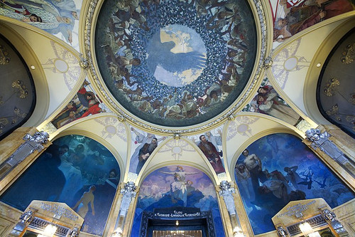 800px The Municipal House (Obecni Dum) ceiling, Prague 8906.jpg