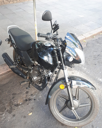 moto TVS Sport 110i '22 '23 preta vista de frente.jpg