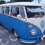 Kombi corujinha azul e branca rebaixada