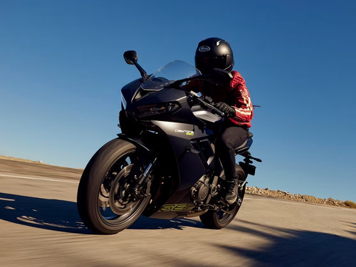 Triumph Daytona 660.jpg
