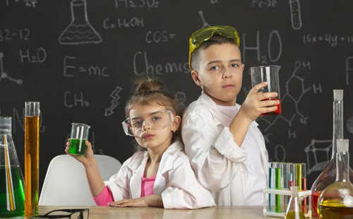 kids laboratory doing experiments 750x465.jpg