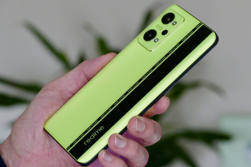 realme gt neo2 back in hand.jpg