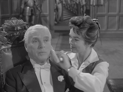 A.King.in.New.York.1957.1080p.BluRay.FLAC1.0.x264 TayTO.mkv snapshot 00.54.07.458.png