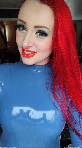miss fetilicous Blue latex red lipstick cum on face and Cuckold Benjamin Fiegl cumkiss her.jpg