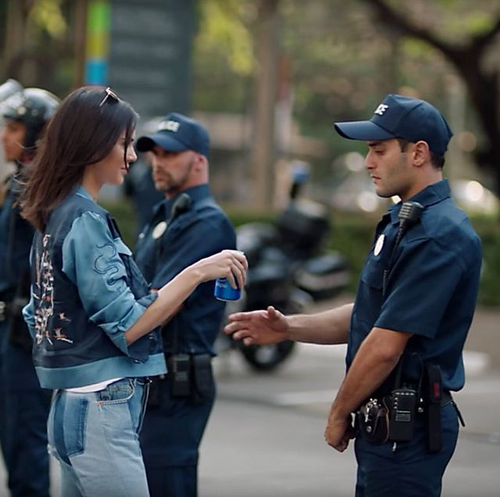 Screenshot 2024 02 08 at 22 41 12 kendall jenner pepsi ad 1591024107.jpg (JPEG Image 640 × 636 pixel.png