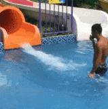 好像有个东西飞出来了.gif