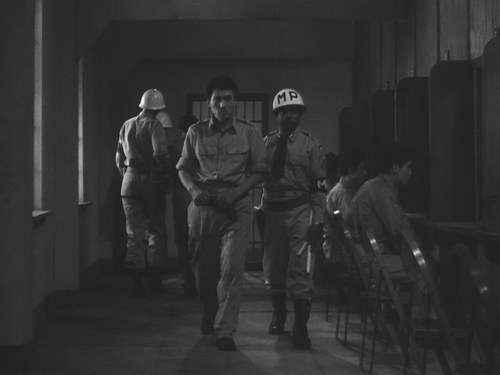 Kabe.atsuki.heya.1956.1080p.WEB DL.DD+2.0.H.264 SbR.mkv snapshot 00.25.39.538.png