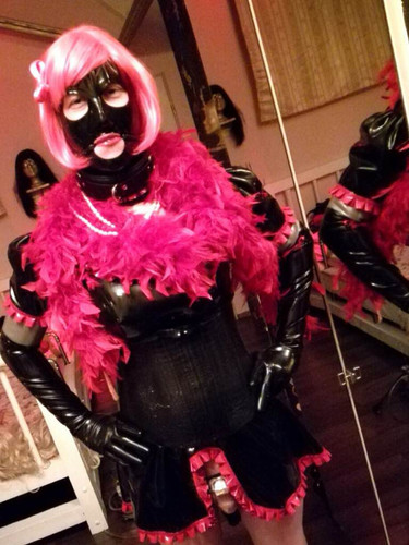 Benjamin Fiegl umgewandelt in eine Latex sissy und mit kg ? durch Princess Zoey zarah ♥️?.jpg