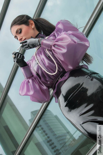 Sebastian couches Latex Fetisch Smoking Benjamin Fiegl smell at her Latex while cuming and give her .jpg