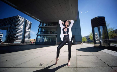 Emanuela solomie Latex domina Smoking sexy Latex in public Fetisch.jpg