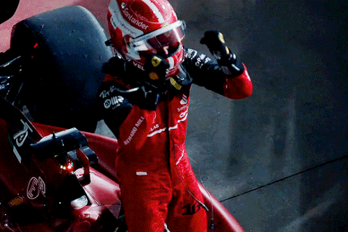 tumblr a44699cae4139d1ba9a8dc452e9749c9 61883960 540.gif