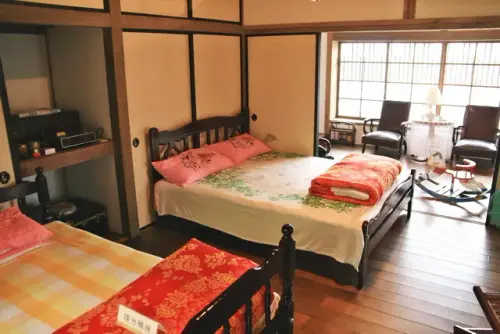 00010 金瓜石四連棟臥室.webp