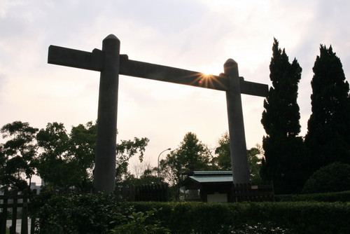 00028 桃園神社鳥居夕陽