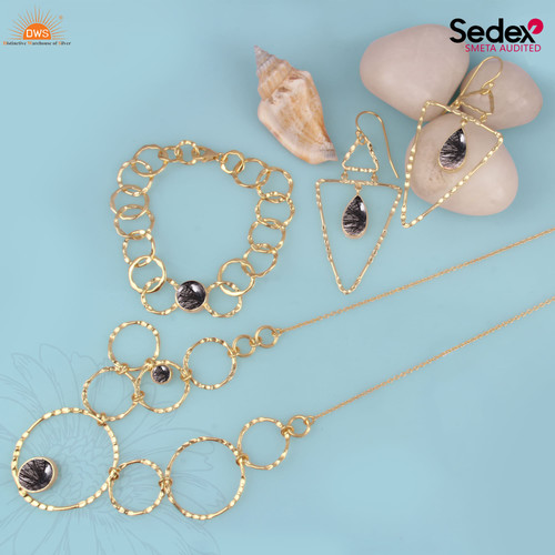 black rutile post.jpg