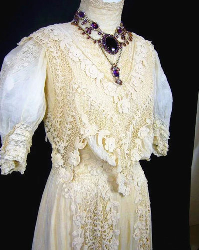 handmade spinus crochet blog - Amazing History Of Crochet 500 Years Ago 10.jpg