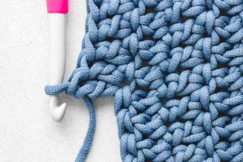 handmade spinus crochet blog - How To Use Your Crochet Hook Well 01.jpg
