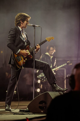 ArcticMonkeys20230912JR 14 800x1200.jpg