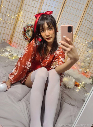 sweetieyukino 2020 12 21 1491677282 Show Santa these pictures so he knows what to get you for Christ.jpg