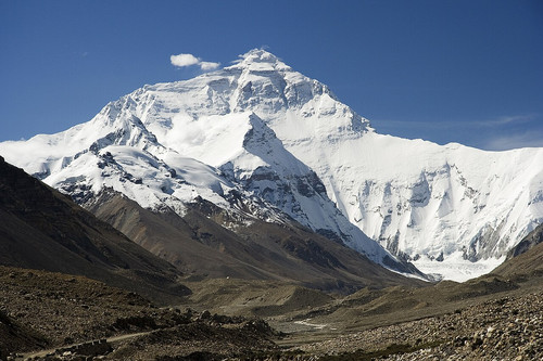 Everest North Face toward Base Camp Tibet Luca Galuzzi 2006.jpg
