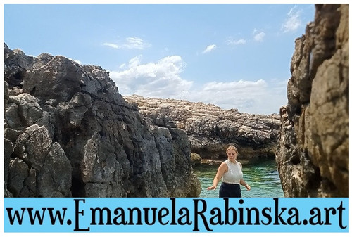 Emanuela Rabinska na fotografii do teledysku utworu muzycznego Les papillons.jpg