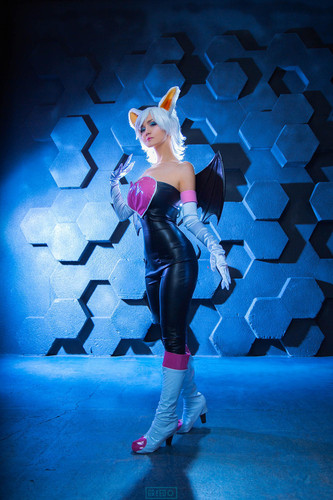 rouge the bat cosplay 4 by akaomy dcwh233 fullview.jpg