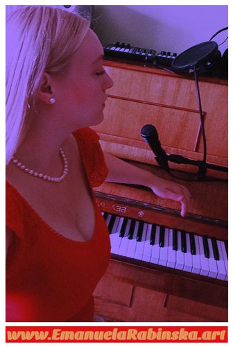 Wokalistka Emanuela Rabinska.jpg