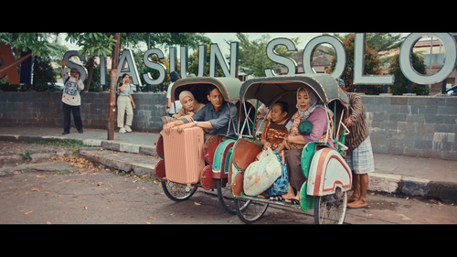 Air.Mata.di.Ujung.Sajadah.2023.1080p.NF.WEB DL.DDP5.1.H.264 QuaSO.mkv snapshot 00.23.48 [2024.01.07 .png