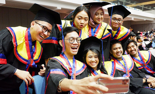 syukuran dan pelepasan wisuda Fasilkom UI 3 740x450 1.jpg