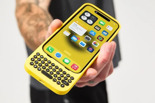 1. clicks a real keyboard for iphone.jpg