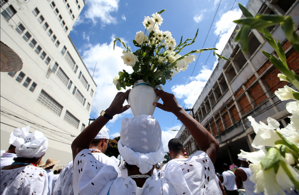 baianas representam as religioes de matriz africana durante a festa 1976288 article