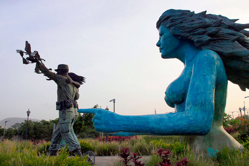 estatua azul.jpg