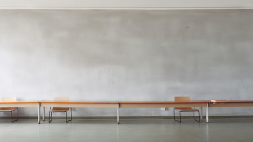 Pizarra de primaria con manchas de tiza blanca usada en escuela 00458 03.jpg